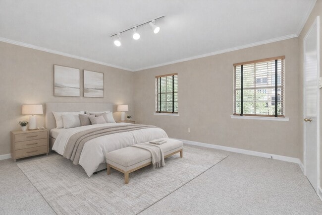 Building Photo - 3934 Roseland St