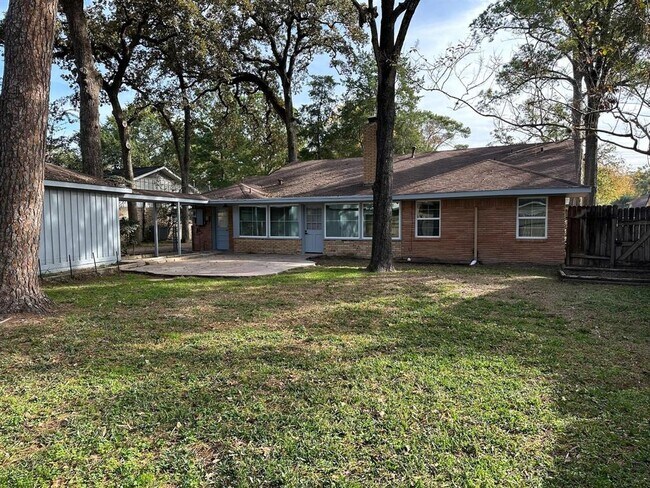 Building Photo - 835 Wycliffe Dr