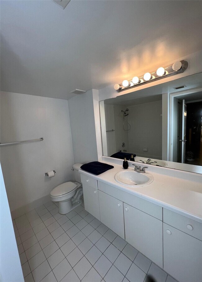 Building Photo - 2600 S University Dr