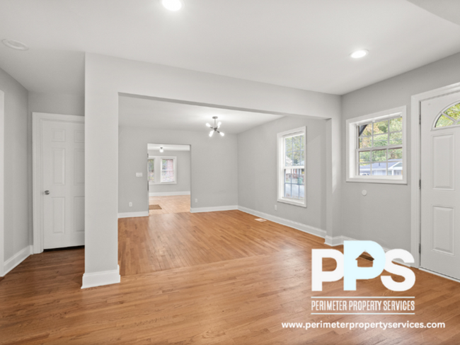 Building Photo - 1527 Mayflower Ave SW