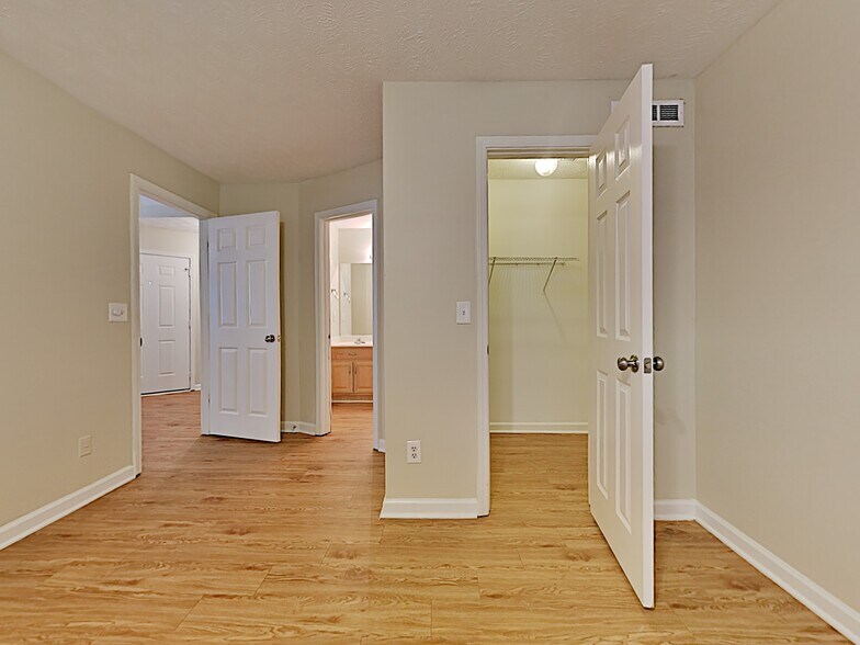 Building Photo - 105 Unity Cove