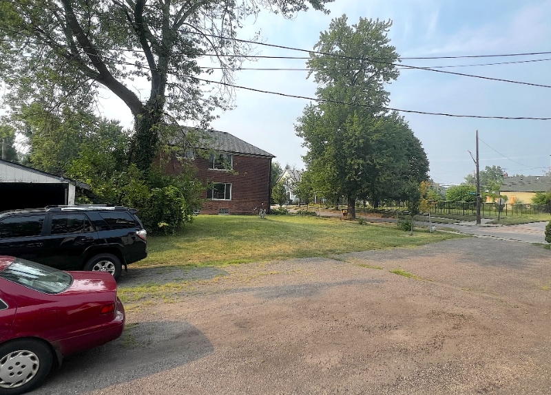 Building Photo - 1421 Fischer St