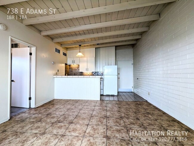 Building Photo - Pre-Lease!! Spacious 1 bed/1 bath Universi...