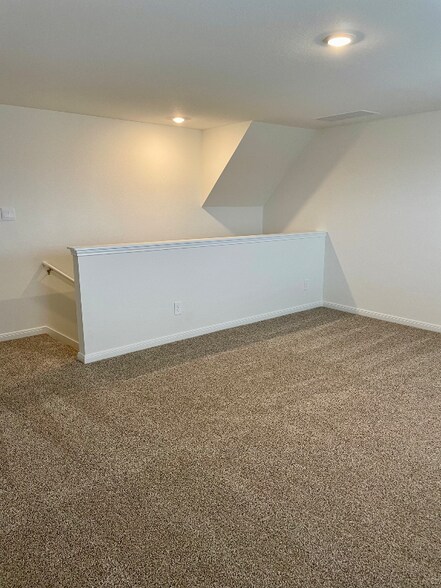 Building Photo - 270 Yosemite Dr