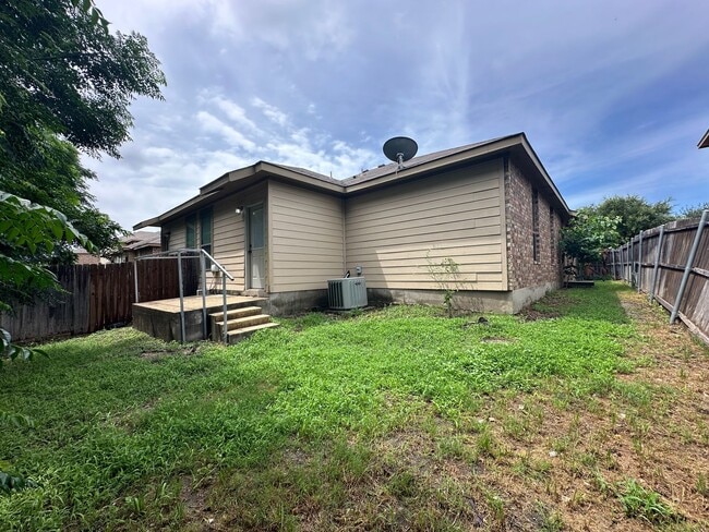 Building Photo - 304 Rosalie Dr