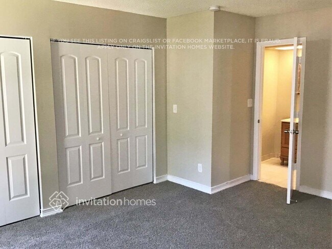 Building Photo - 10226 SW 49th Pl