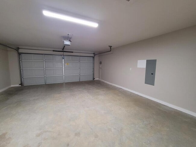 Building Photo - 19866 Meadow W Ln