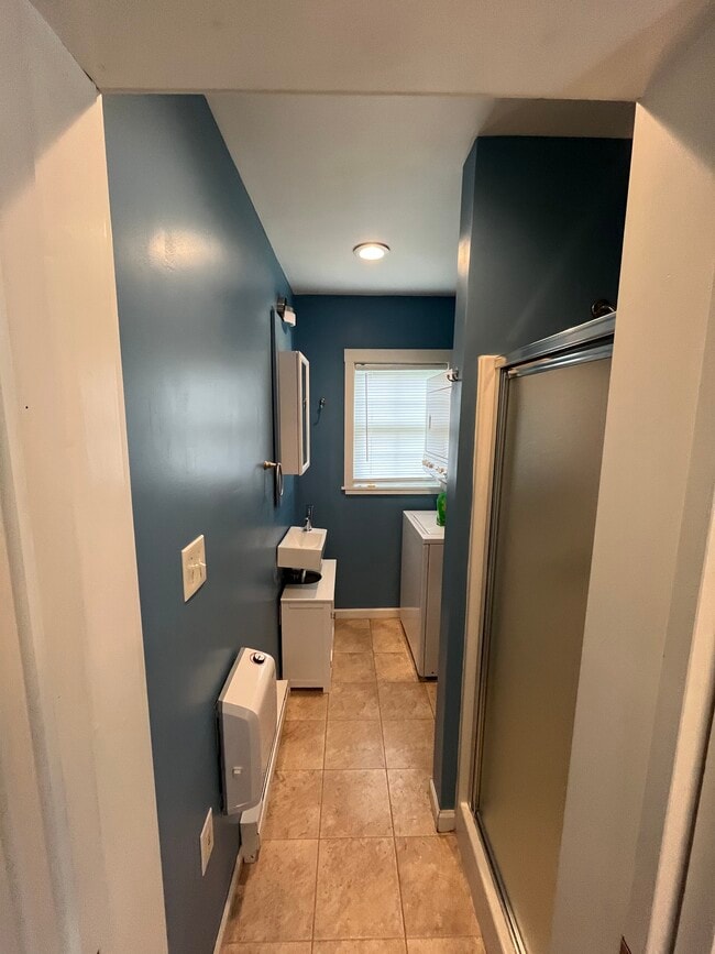 Building Photo - 565 N High St