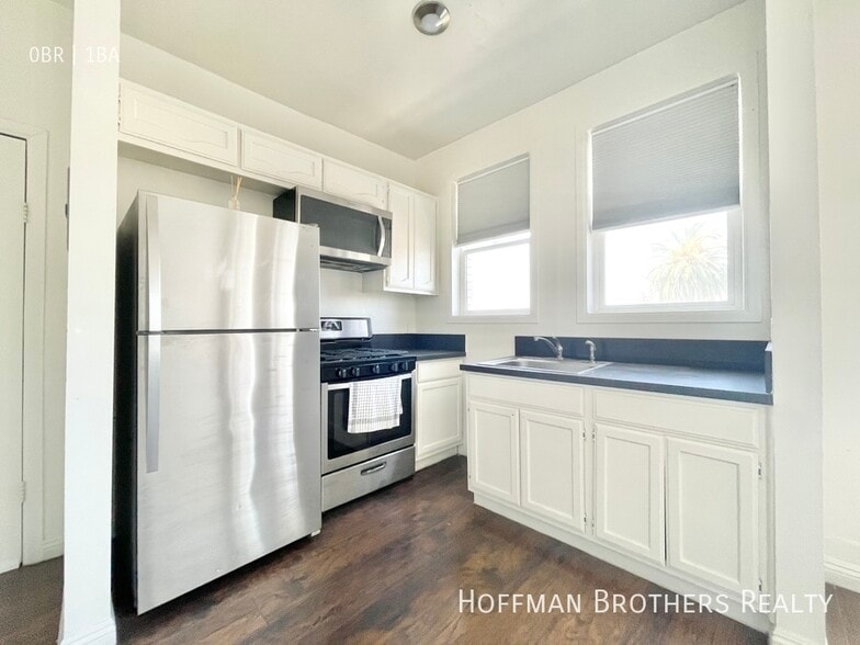 Building Photo - 1906 Cimarron St