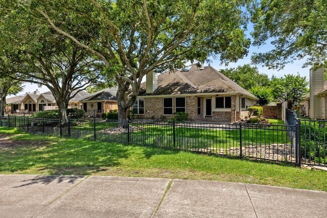 Building Photo - 2723 Shelby Dr