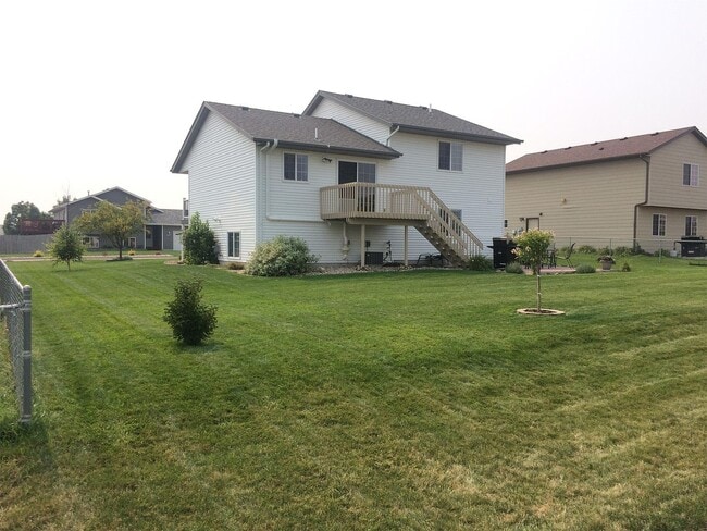 Building Photo - 5010 S Pitch Dr