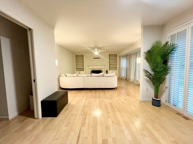 Building Photo - 16858 Crystal Springs Dr