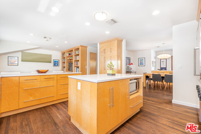 Building Photo - 16811 Escalon Dr