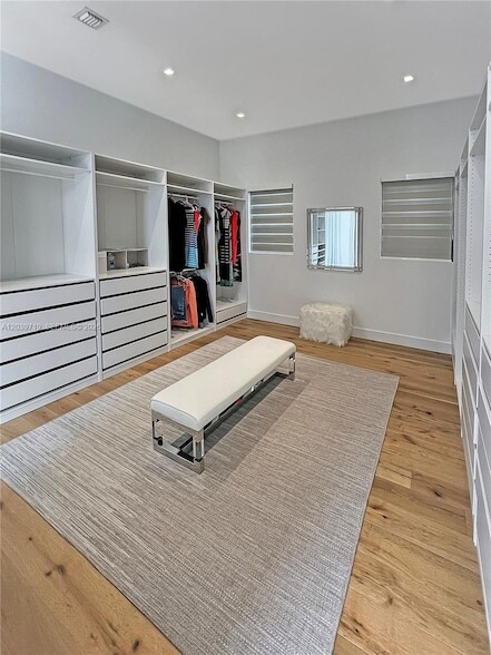 Building Photo - 16640 Sunset Way