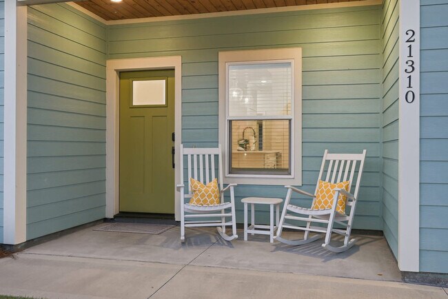 Building Photo - 21310 Pompano Ave