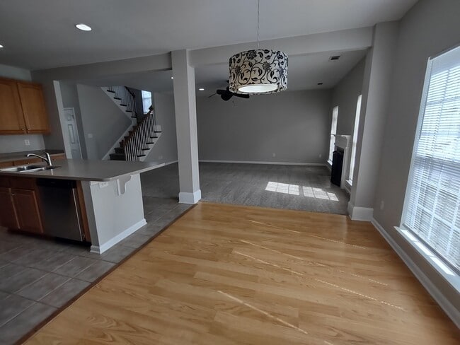 Building Photo - Beautiful Home located in the McCoy Crossing Community!