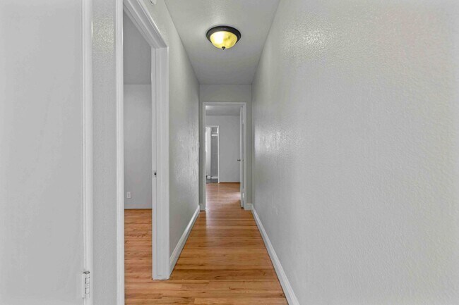 Building Photo - 2825 Westchester Ln