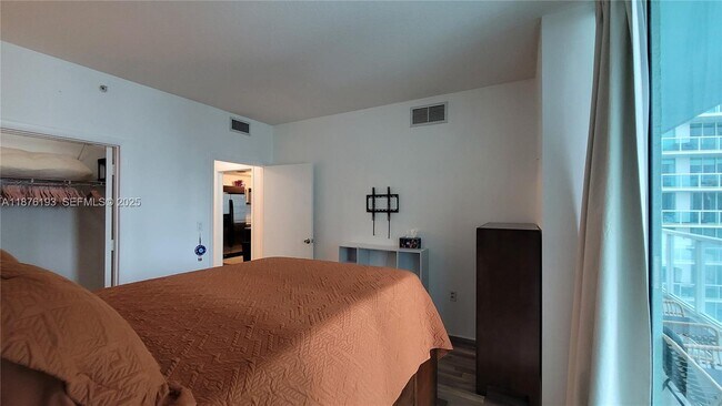 Building Photo - 1900 N Bayshore Dr