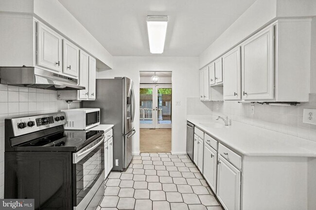 Building Photo - 9086 Brook Ford Rd