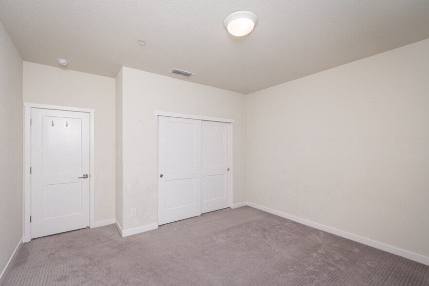 Building Photo - 4455 English Elm St