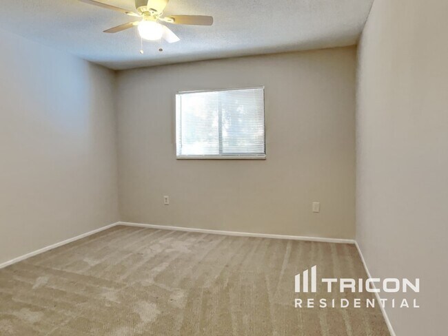 Building Photo - 1203 70th Dr E