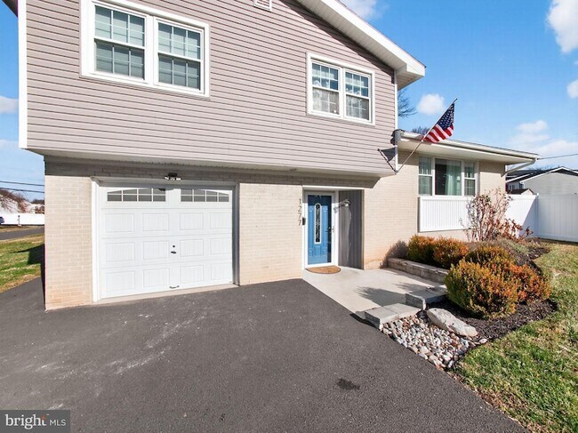 Building Photo - 1277 Beverly Rd