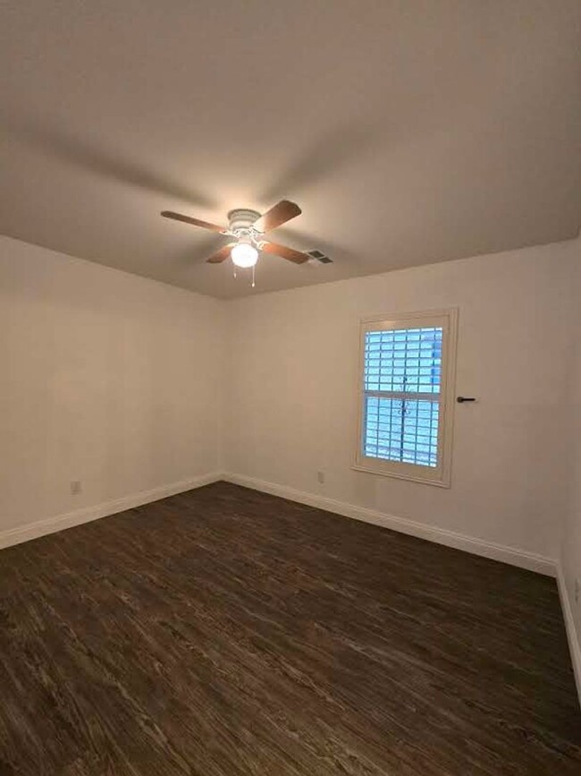 Building Photo - A Fabulous 5 Bedroom Home in Henderson