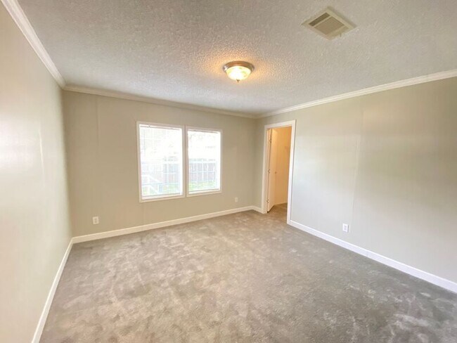 Building Photo - 1504 Carlisle Dr