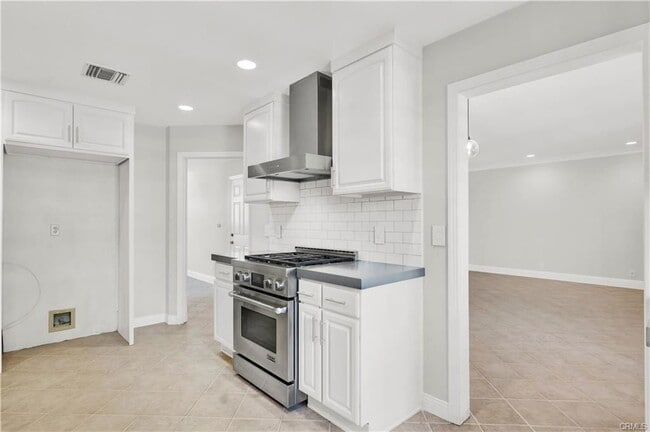 Building Photo - 5200 White Oak Ave