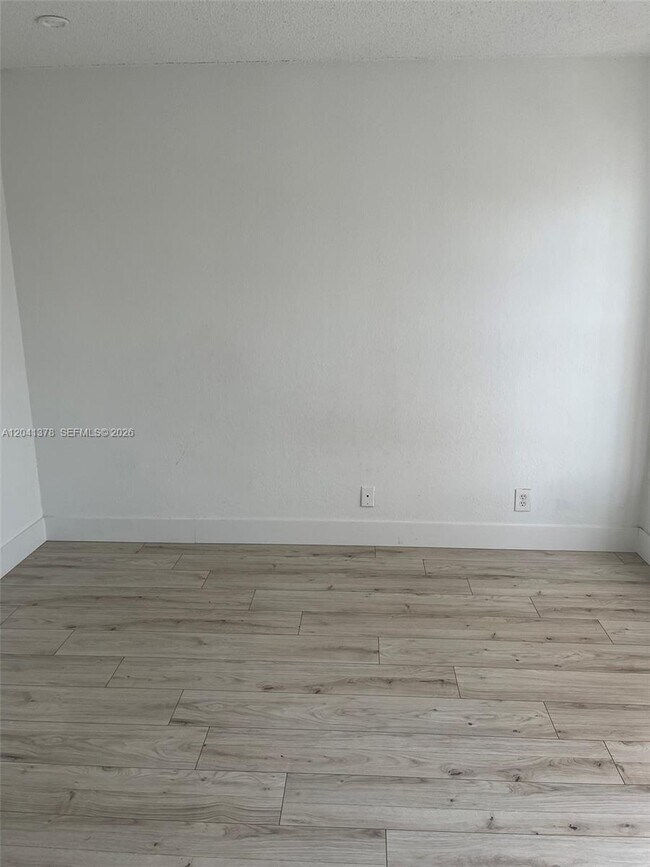 Building Photo - 2580 Coral Springs Dr