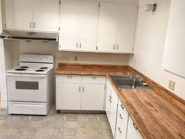 Building Photo - 3 Bedroom 1 Bath w/ 1 Car Garage and Yard - North Vacaville *STAR RENTALS