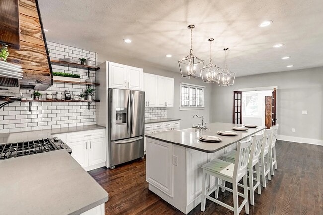 Building Photo - 304 N 43rd St