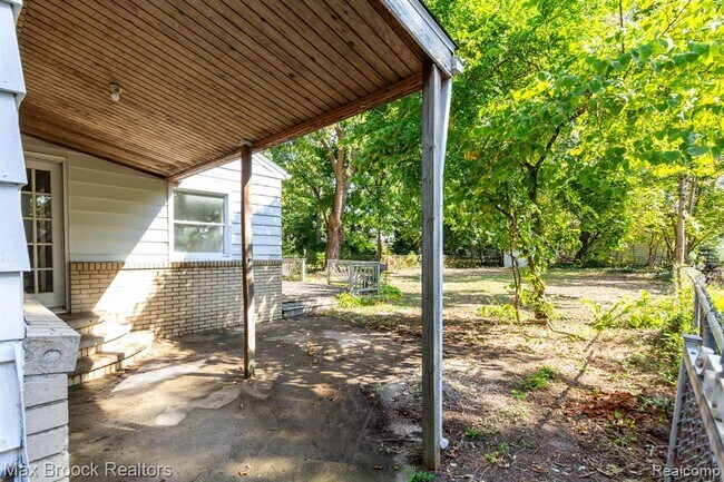 Building Photo - 4120 Lotus Dr