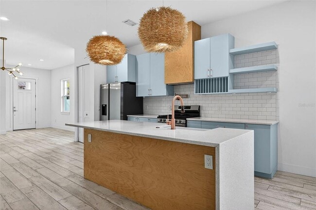 Building Photo - 611 24th Ave N