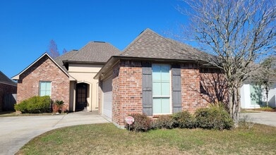 Building Photo - Spacious 3 bedroom plus office in Springlake off Bluebonnet