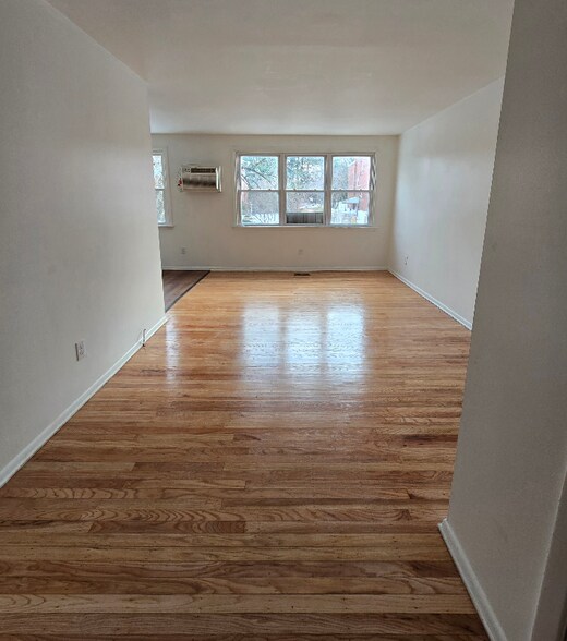 Building Photo - 222 Lockart Terrace