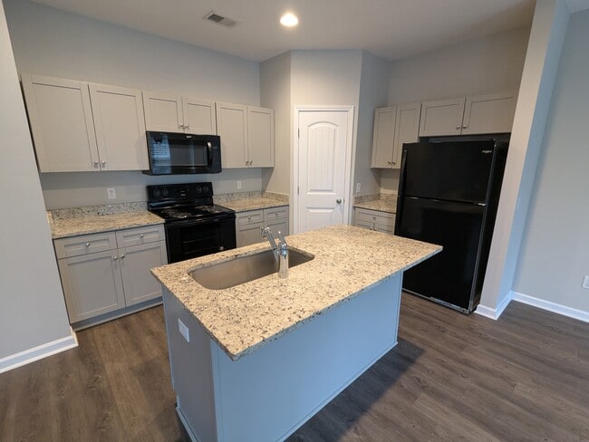 Building Photo - 652 Pippin Dr