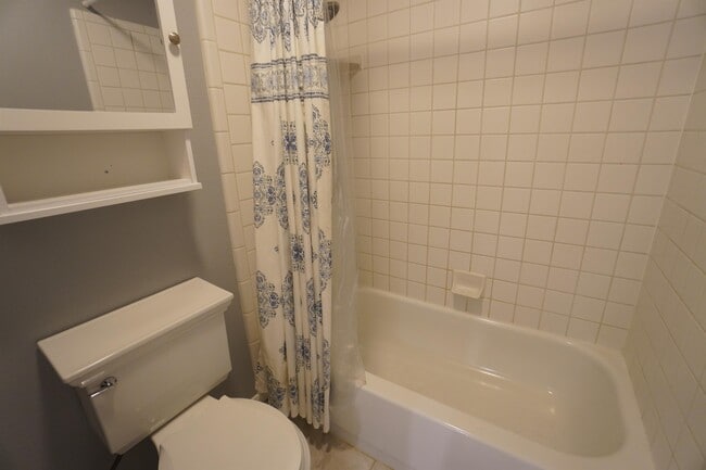 Building Photo - 2747 E Migratory Dr