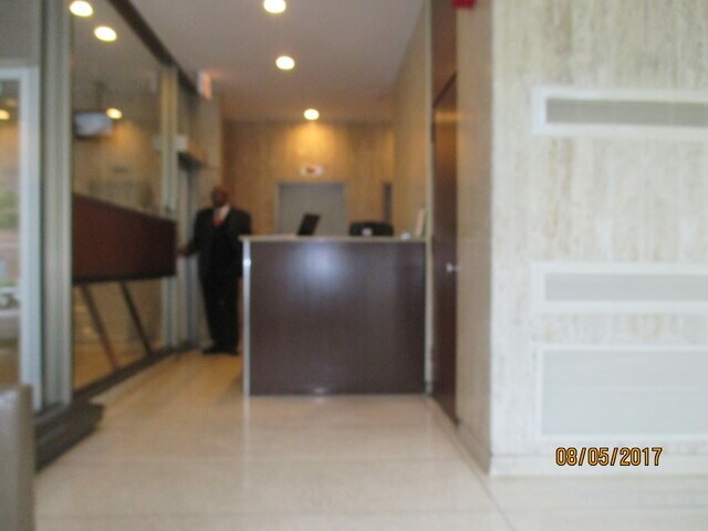 Building Photo - Gold Coast/Old Town Jr. 1 bedroom Available In July