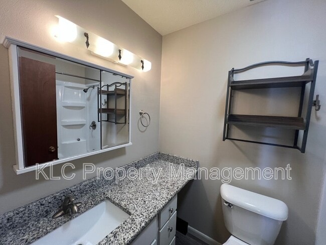 Building Photo - 6650 Holcomb Cir