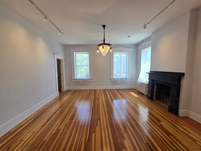 Building Photo - 116 Winnisimmet St
