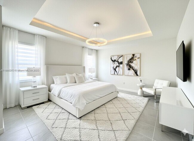 Building Photo - 2990 SE 23rd Ave