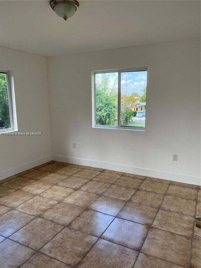Building Photo - 3076 NW 45th St