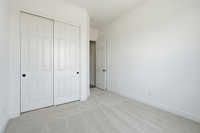 Building Photo - 2942 Manzanilla Ave