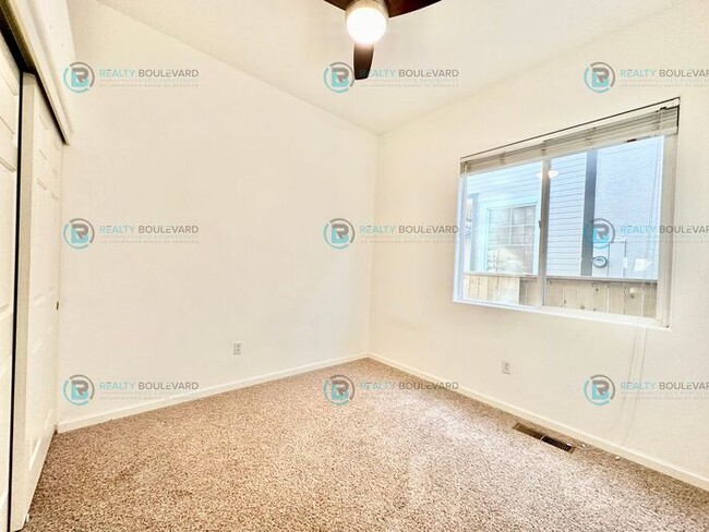 Building Photo - Half-Month Free Rent! Charming 3-Bedroom H...