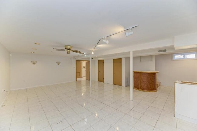 Building Photo - 4544 N Oriole Ave