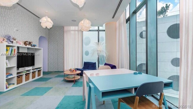 Building Photo - 650 NE 32nd St