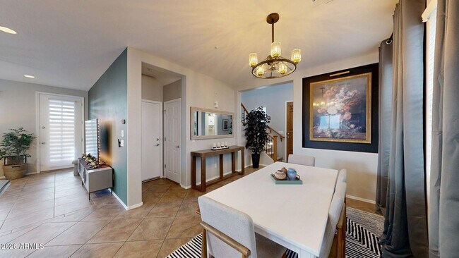 Building Photo - 3272 E Meadowview Dr