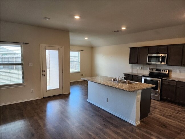 Building Photo - 503 Silo Cir