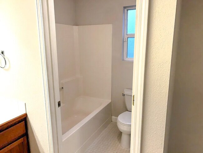 Building Photo - 1435 N Inez Pl